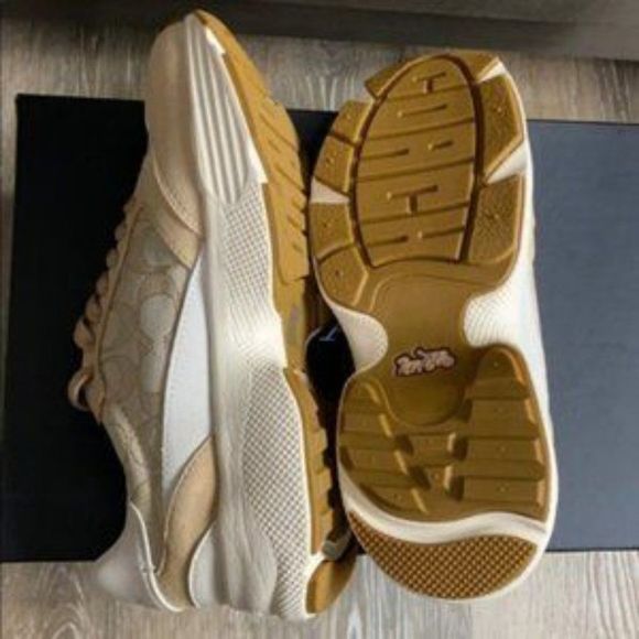 Coach Signature Tech Running Shoes Size 7.5B NWB - Picture 5 of 5
